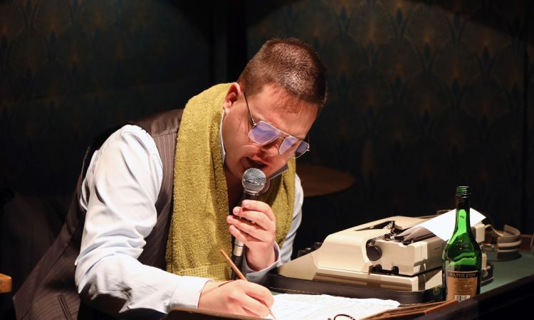 „...LÁZAS IFJÚSÁG…”