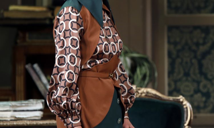 EGY CSÓK ÉS MÁS SEMMI