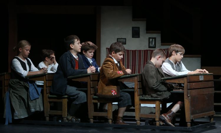 Kincskereső kisködmön