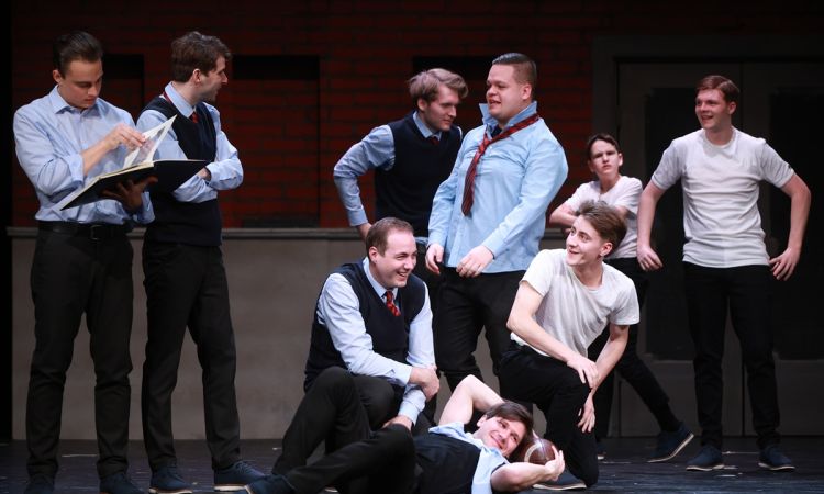 HOLT KÖLTŐK TÁRSASÁGA