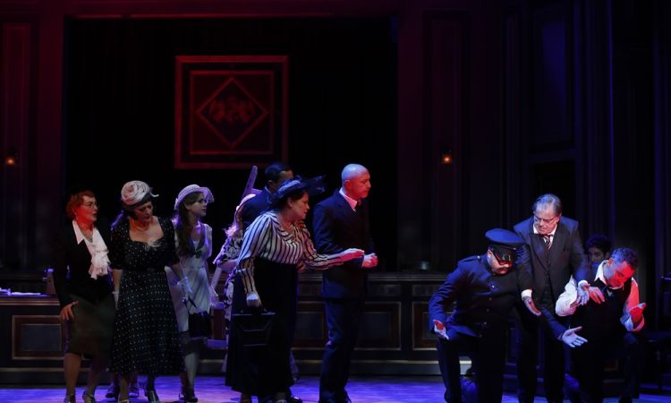 EGY CSÓK ÉS MÁS SEMMI