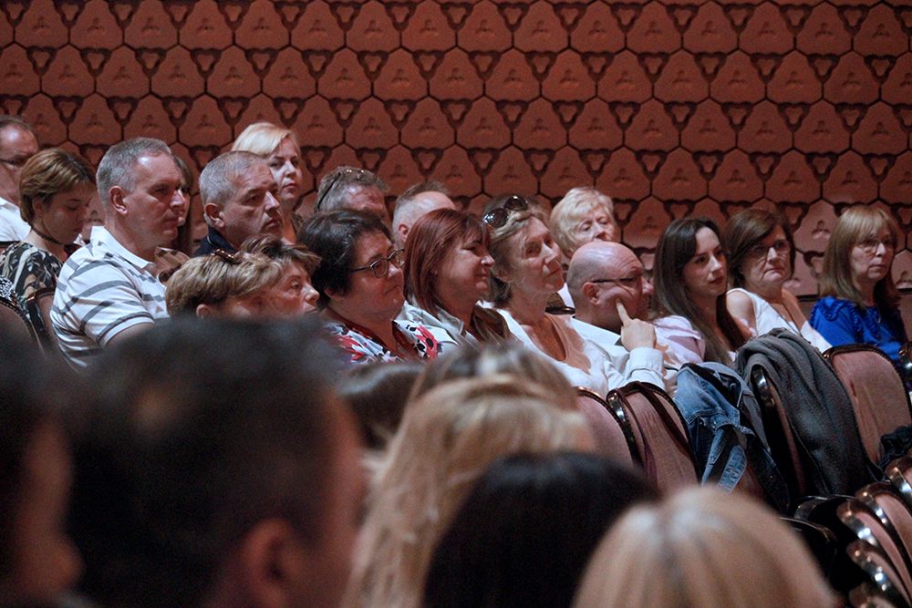 Izgalmas repertoár, arculati megújulás, felújítás: elkezdődött a Veszprémi Petőfi Színház 64. évada!