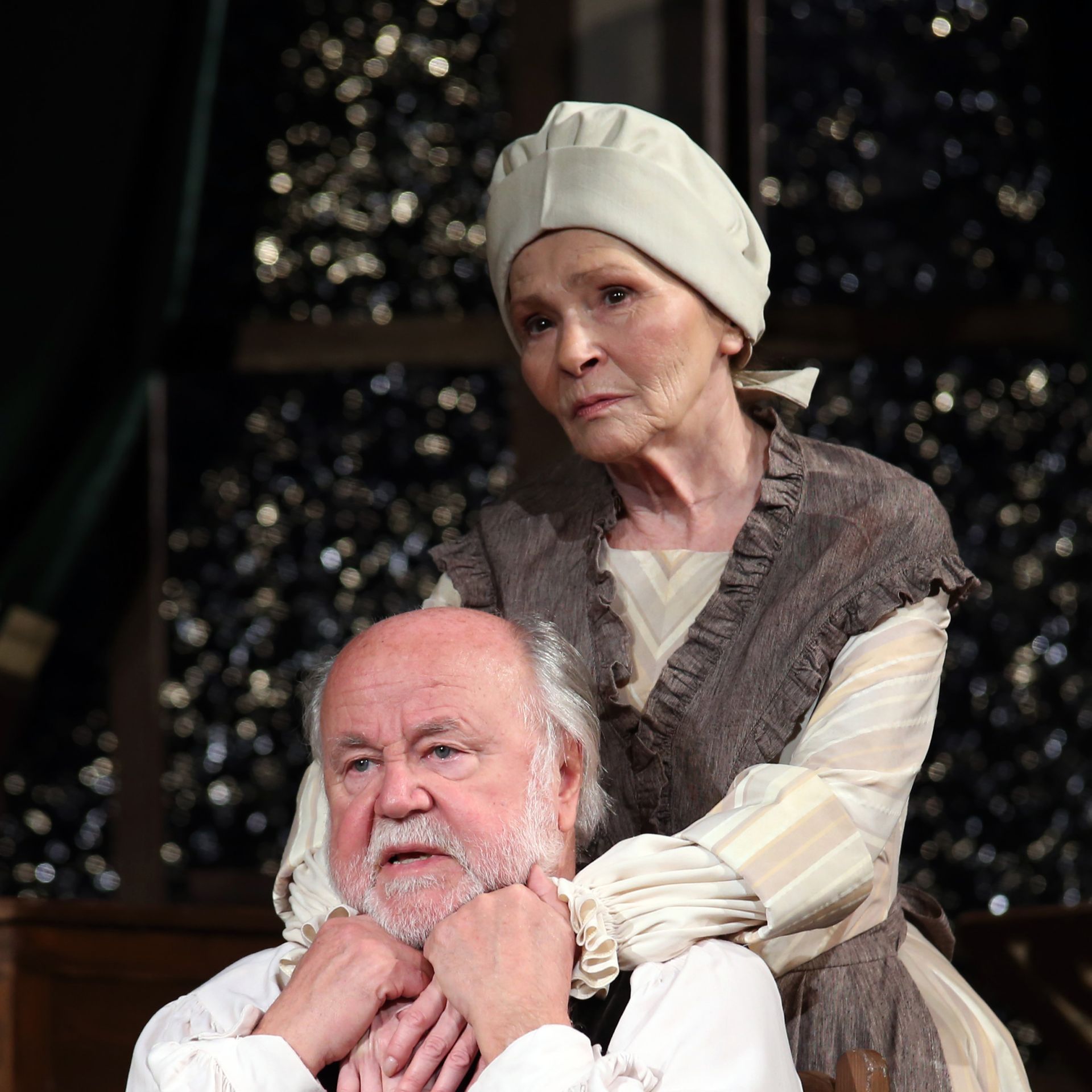 Isten nyugosztalja Dobos Ildikót!