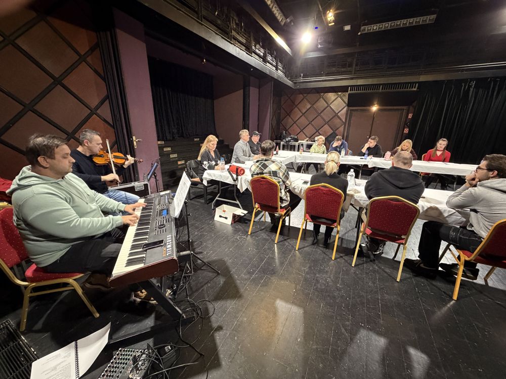 Méltatlanul elfeledett műfajok izgalmas reneszánsza a Veszprémi Petőfi Színházban: Veszprém Orfeum