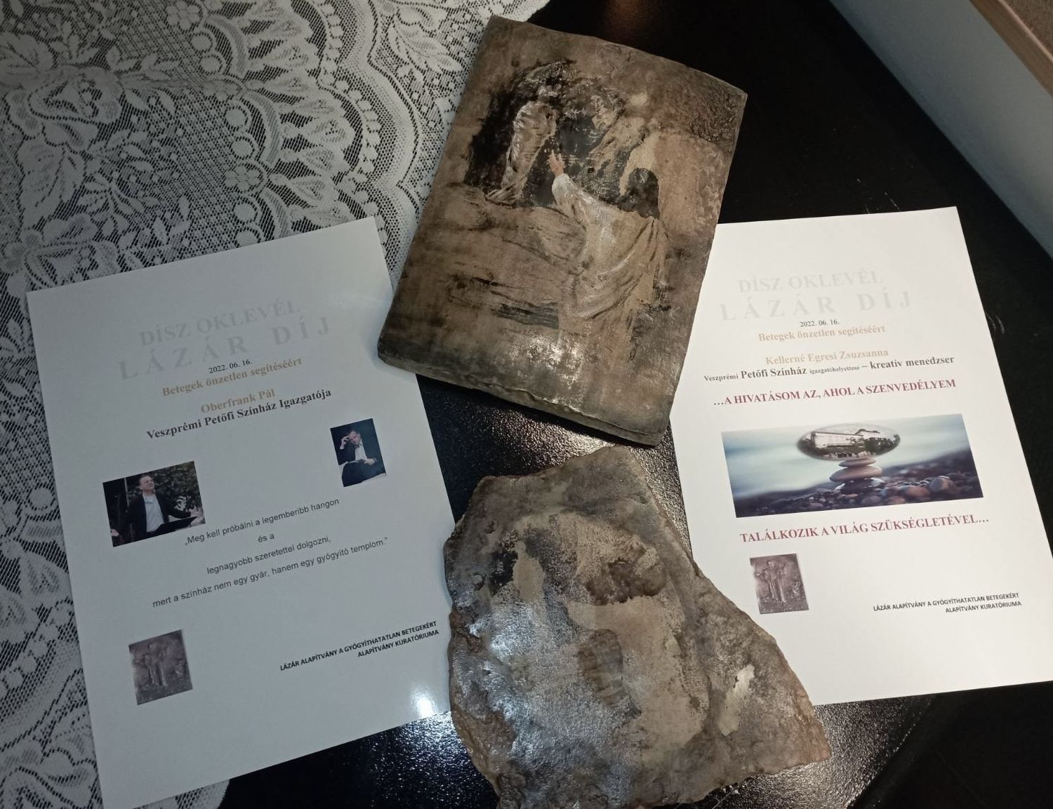Lázár-díjat nyert Oberfrank Pál igazgató, Kellerné Egresi Zsuzsanna igazgatóhelyettes-kreatív menedzser és Nagy Károly apátkanonok!