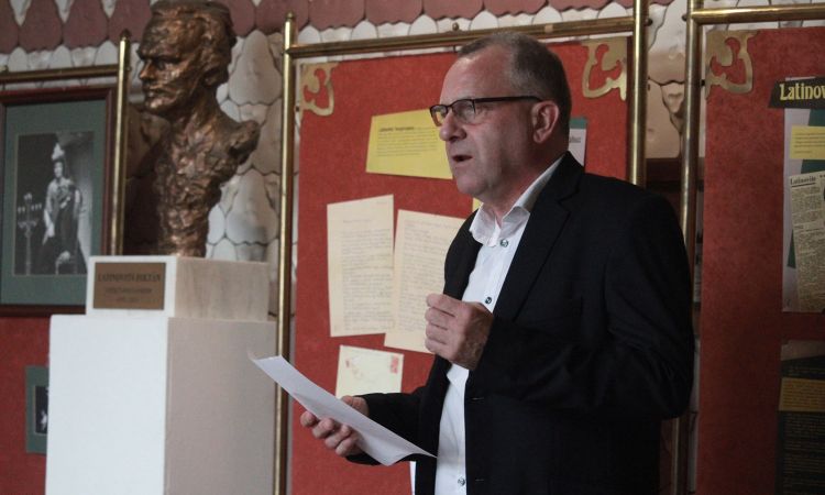 „Az igazi színházat keresem magamban” - Kiállítással emlékezünk Latinovits Zoltánról