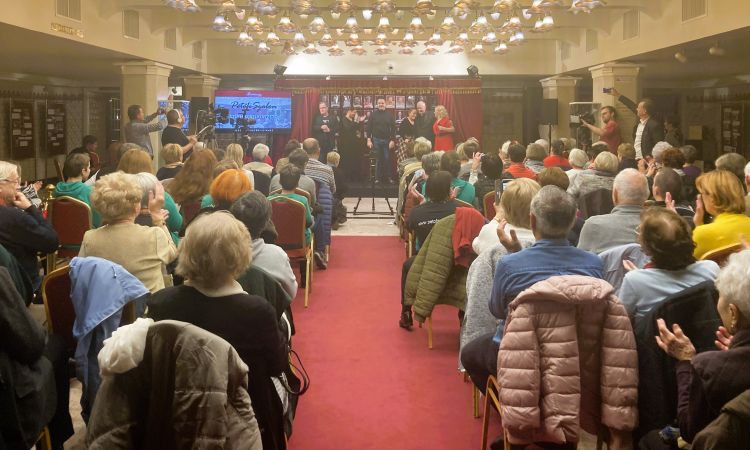 „Magasztalja lelkem az Urat!” – Nagy Károly apátkanonok, nyugalmazott plébános, Színházunk lelki vezetője volt Petőfi Szalonunk vendége