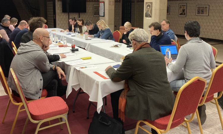 Nyers történet, szikár világ, lerombolt emberek, mindez a maga szellemességével... negyedik nagyszínpadi bemutatónk, az ELDORÁDÓ!