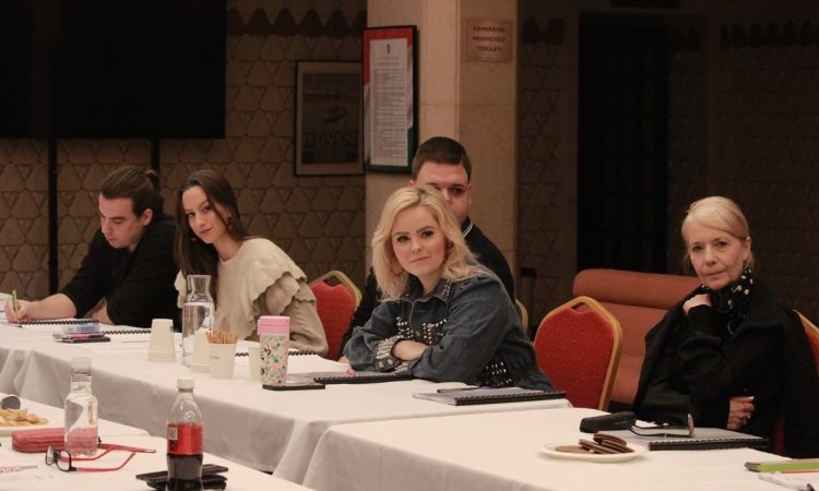 Nyers történet, szikár világ, lerombolt emberek, mindez a maga szellemességével... negyedik nagyszínpadi bemutatónk, az ELDORÁDÓ!