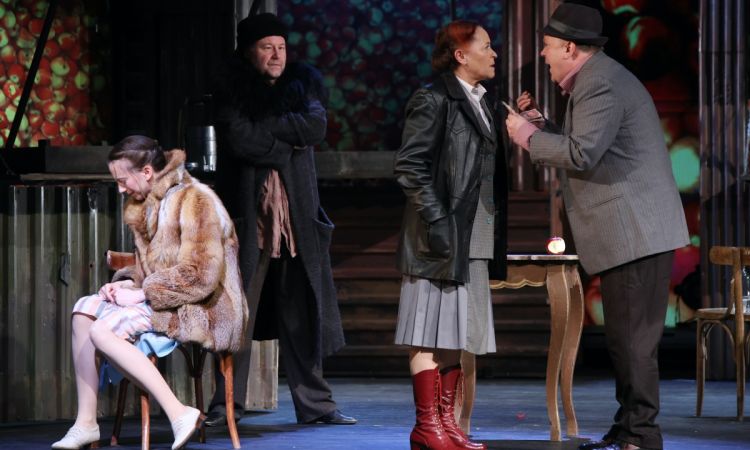 „...pénzért ma szívet kaphatsz a világ piacán...” – Az ELDORÁDÓ világában kalandoztunk