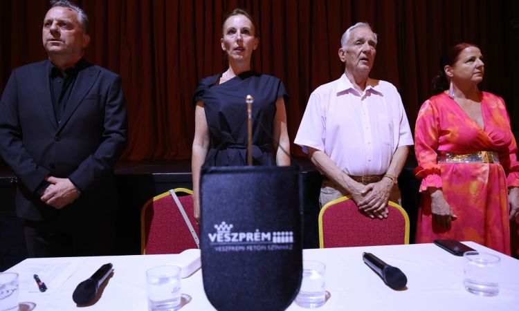 A Veszprémi Petőfi Színház megtartotta ünnepélyes évadzáróját