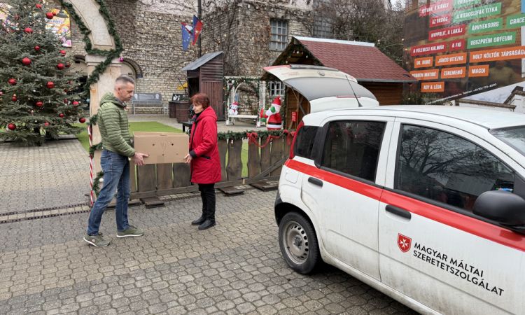 Ételadomány-átadás az Adventi Csodakertben!