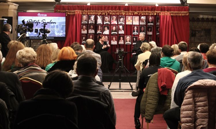 „Magasztalja lelkem az Urat!” – Nagy Károly apátkanonok, nyugalmazott plébános, Színházunk lelki vezetője volt Petőfi Szalonunk vendége