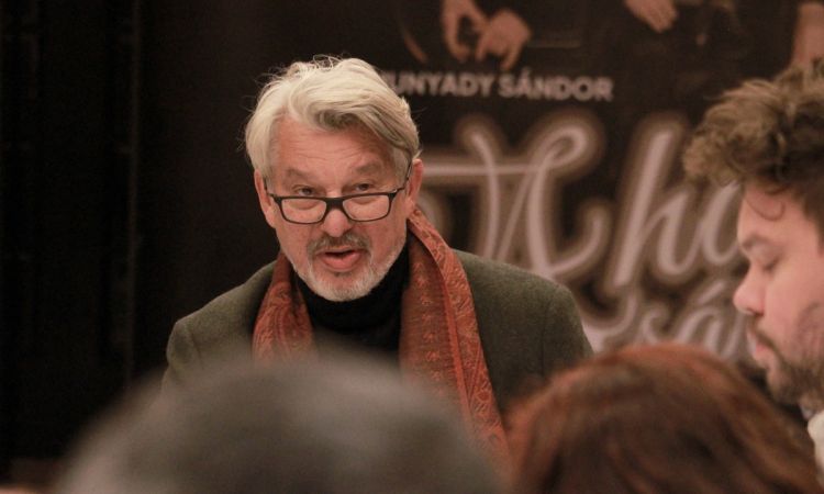 Nyers történet, szikár világ, lerombolt emberek, mindez a maga szellemességével... negyedik nagyszínpadi bemutatónk, az ELDORÁDÓ!