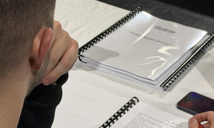 Méltatlanul elfeledett műfajok izgalmas reneszánsza a Veszprémi Petőfi Színházban: Veszprém Orfeum