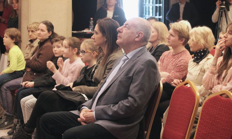 „Következő versmondónk: Sulyok Tamás, Magyarország köztársasági elnöke!”