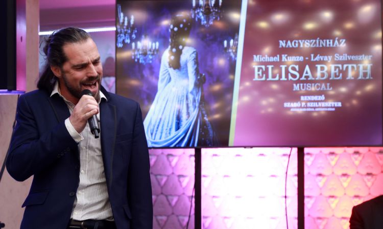 György-Rózsa Sándor színművész, aki a Halál szerepét játssza az Elisabeth című musicalben